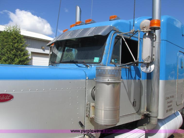 image for item K4157 2000 Peterbilt 379 semi truck