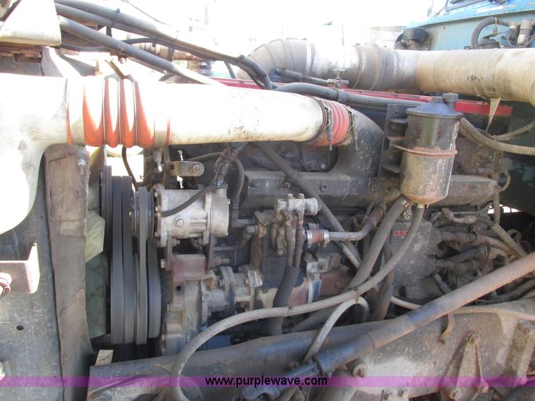 image for item K4157 2000 Peterbilt 379 semi truck