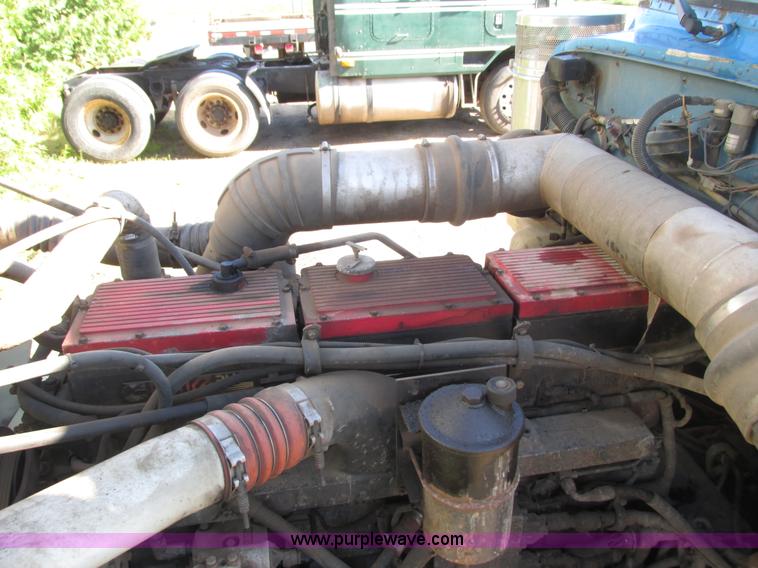 image for item K4157 2000 Peterbilt 379 semi truck