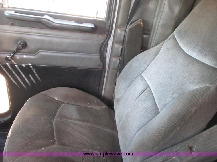 image for item K4157 2000 Peterbilt 379 semi truck