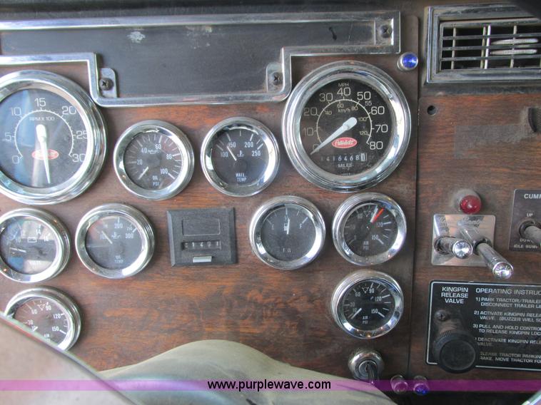 image for item K4157 2000 Peterbilt 379 semi truck