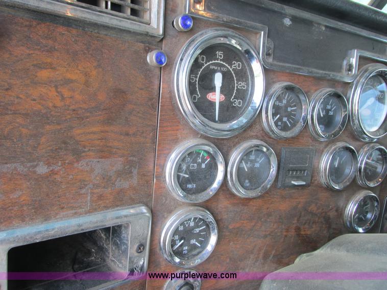 image for item K4157 2000 Peterbilt 379 semi truck