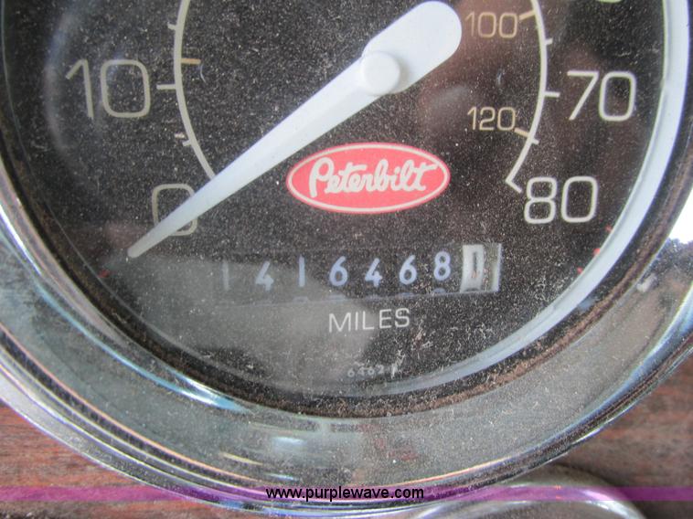 image for item K4157 2000 Peterbilt 379 semi truck