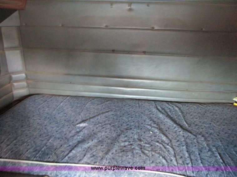 image for item K4157 2000 Peterbilt 379 semi truck