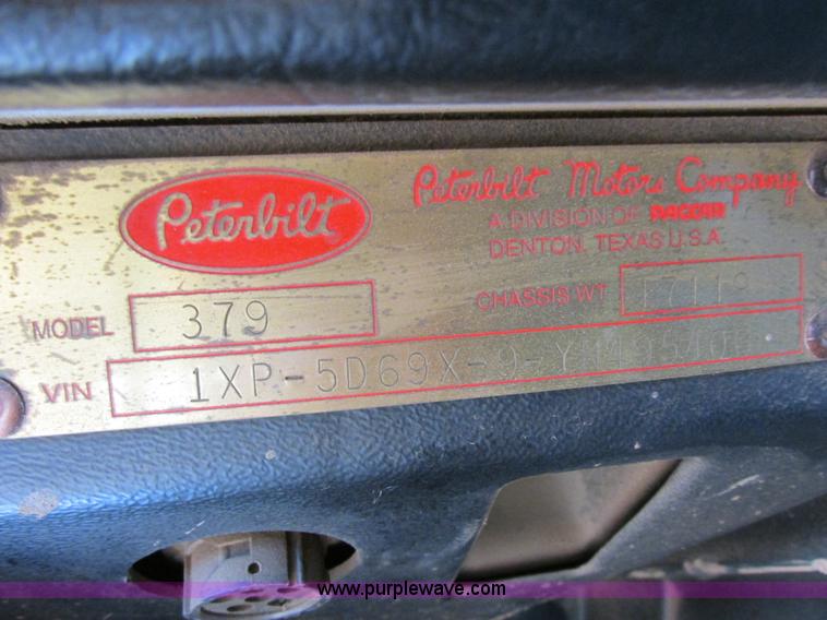 image for item K4157 2000 Peterbilt 379 semi truck