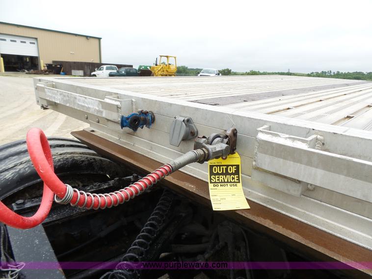 image for item K5271 2009 Chaparral drop deck trailer