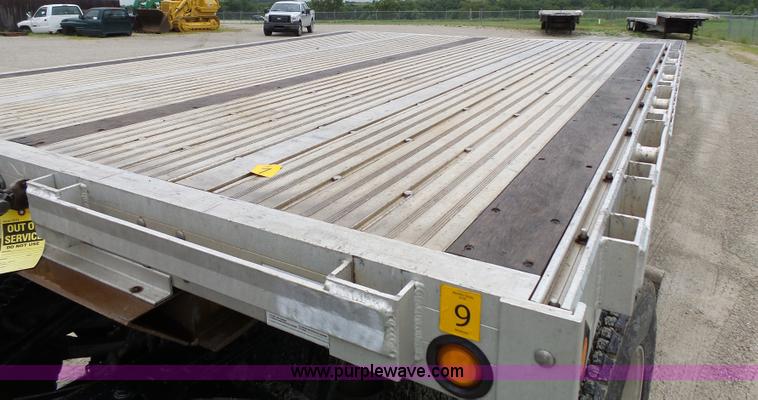 image for item K5271 2009 Chaparral drop deck trailer
