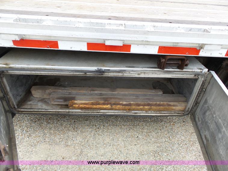 image for item K5271 2009 Chaparral drop deck trailer