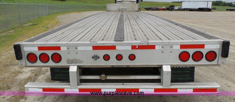 image for item K5272 2006 Chaparral drop deck trailer