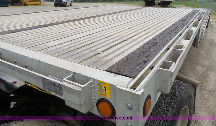 image for item K5272 2006 Chaparral drop deck trailer