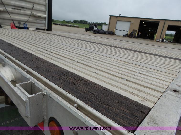 image for item K5272 2006 Chaparral drop deck trailer