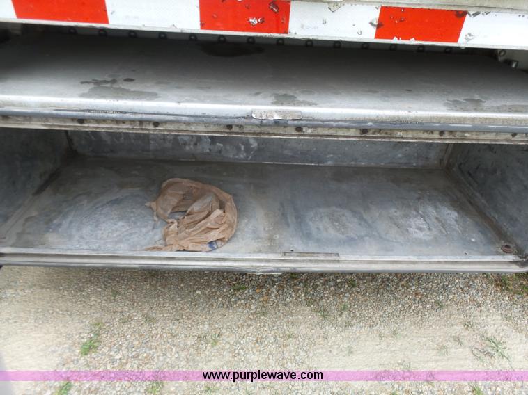 image for item K5272 2006 Chaparral drop deck trailer