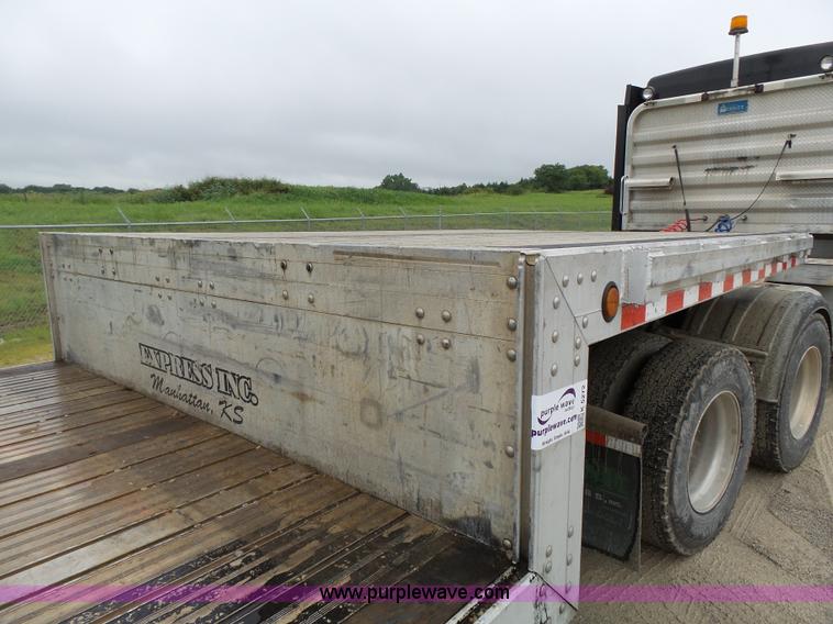 image for item K5272 2006 Chaparral drop deck trailer