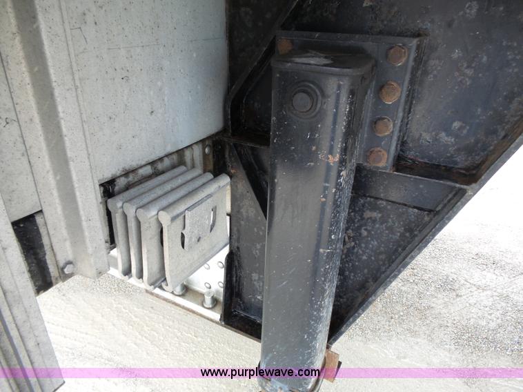 image for item K5272 2006 Chaparral drop deck trailer