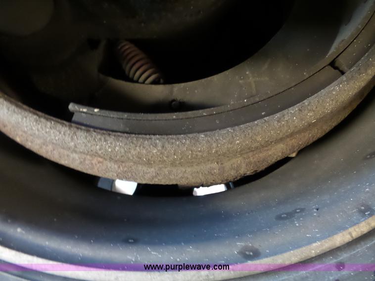 image for item K5272 2006 Chaparral drop deck trailer