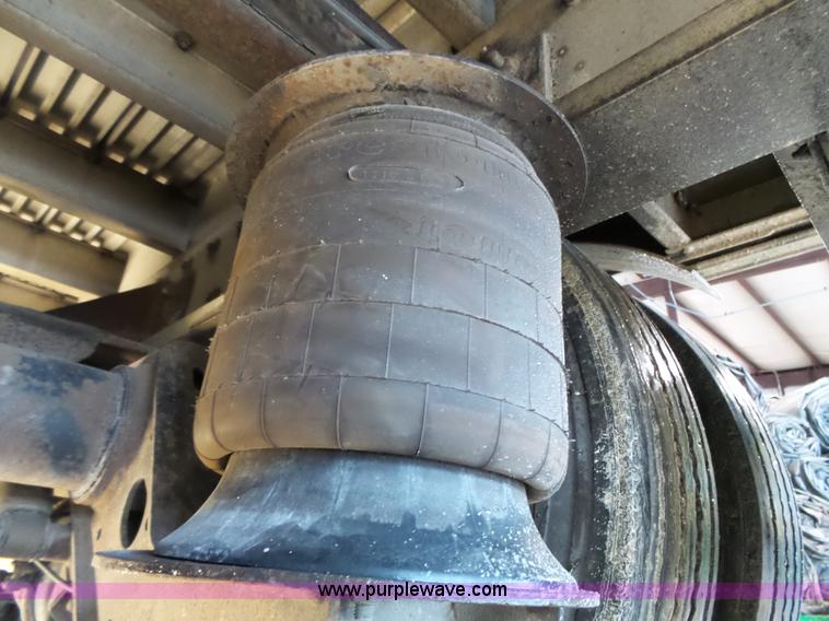 image for item K5272 2006 Chaparral drop deck trailer