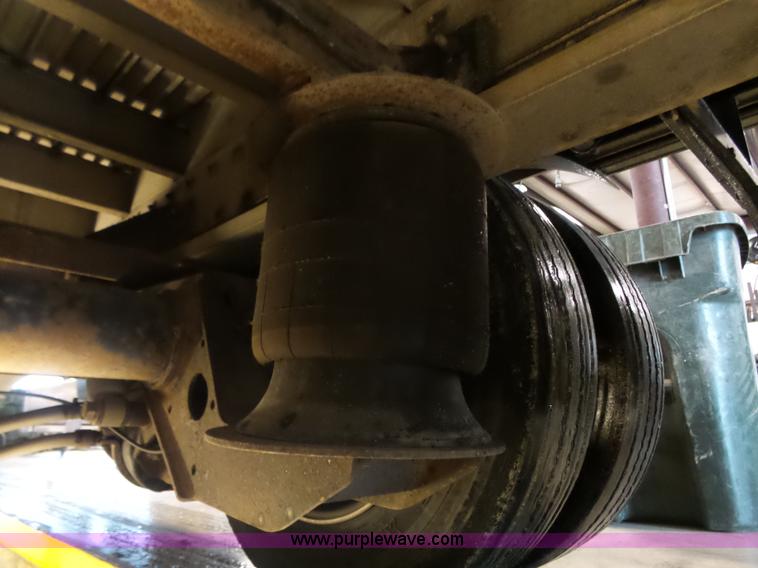 image for item K5272 2006 Chaparral drop deck trailer