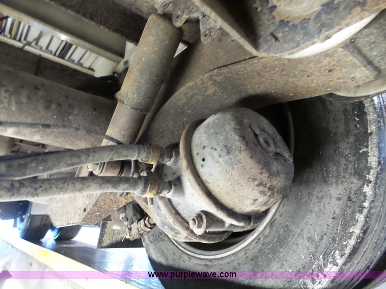 image for item K5272 2006 Chaparral drop deck trailer