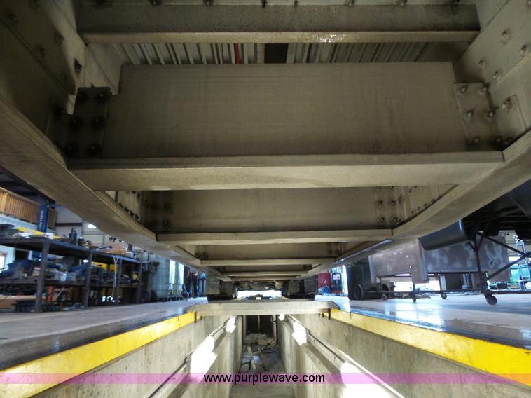 image for item K5272 2006 Chaparral drop deck trailer