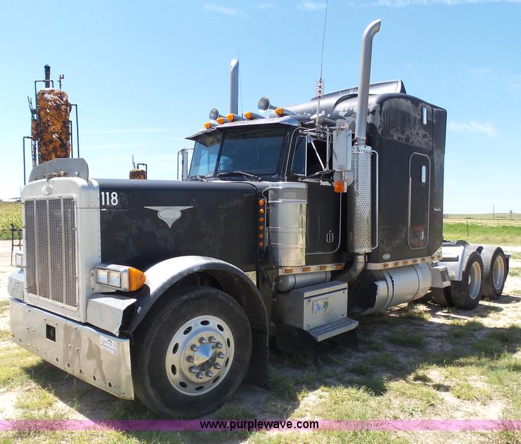 image for item K8443 1995 Peterbilt 379 semi truck