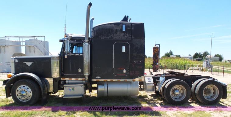 image for item K8443 1995 Peterbilt 379 semi truck