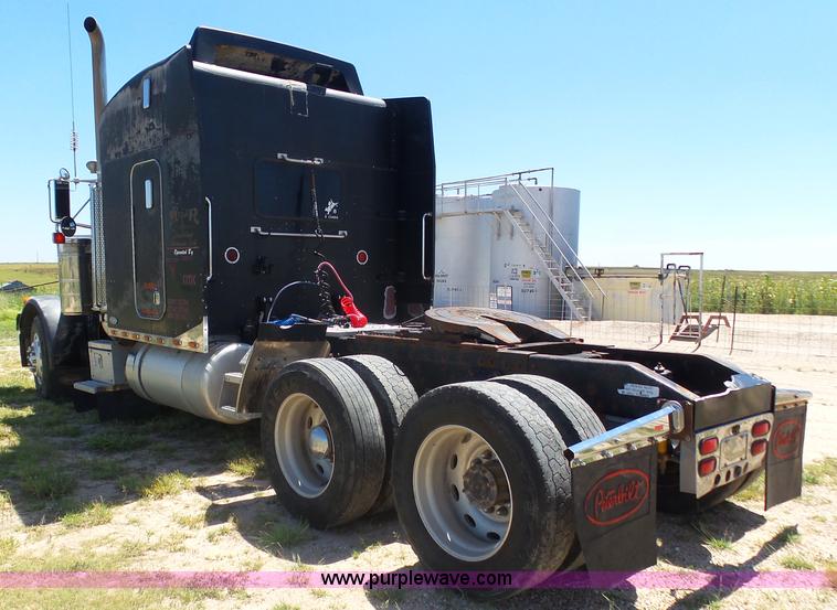 image for item K8443 1995 Peterbilt 379 semi truck