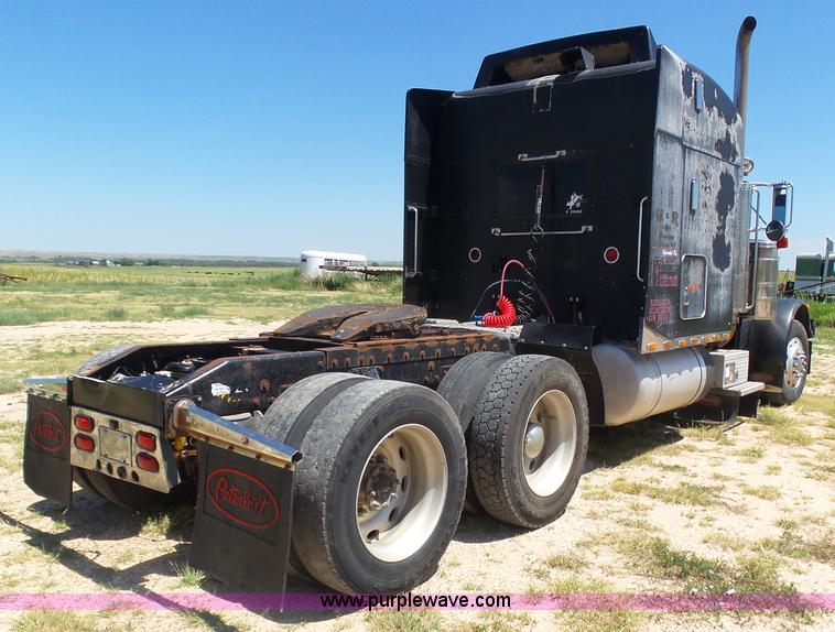image for item K8443 1995 Peterbilt 379 semi truck