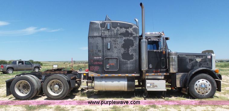 image for item K8443 1995 Peterbilt 379 semi truck