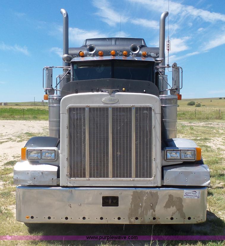 image for item K8443 1995 Peterbilt 379 semi truck