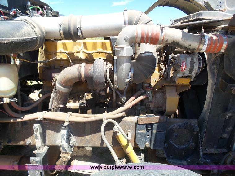 image for item K8443 1995 Peterbilt 379 semi truck