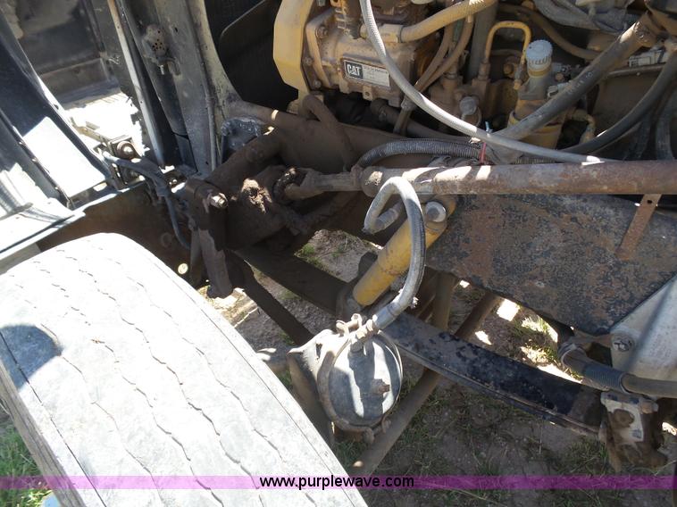 image for item K8443 1995 Peterbilt 379 semi truck