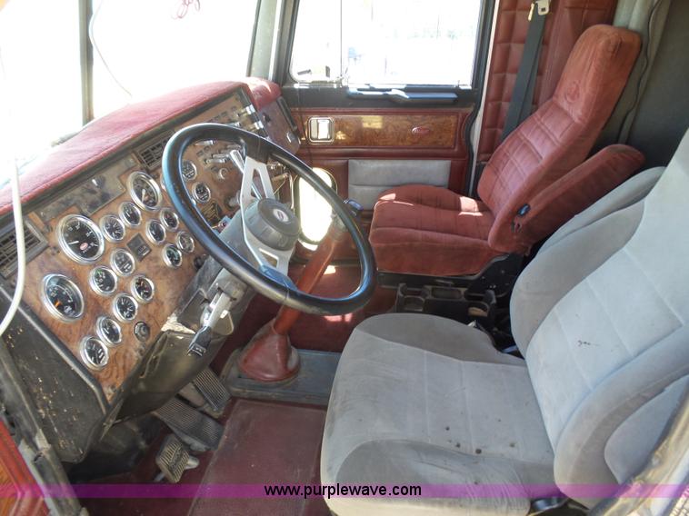 image for item K8443 1995 Peterbilt 379 semi truck