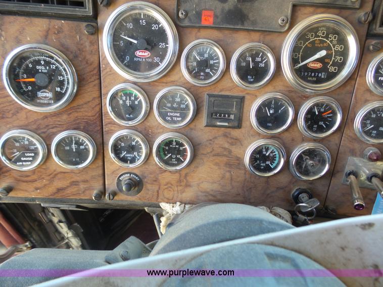 image for item K8443 1995 Peterbilt 379 semi truck