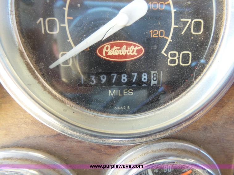 image for item K8443 1995 Peterbilt 379 semi truck