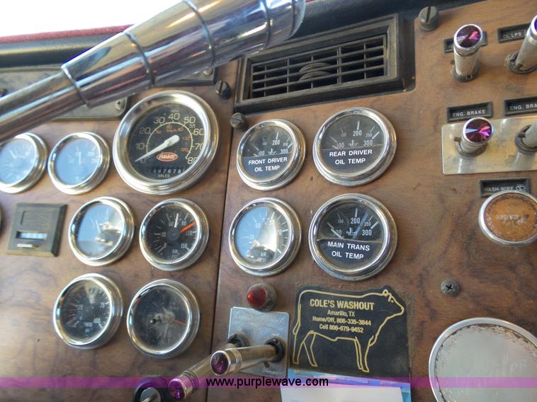image for item K8443 1995 Peterbilt 379 semi truck