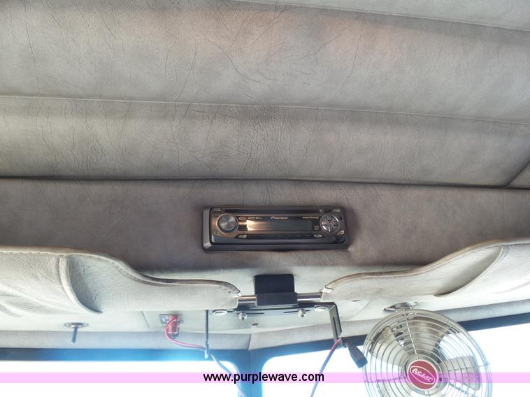 image for item K8443 1995 Peterbilt 379 semi truck