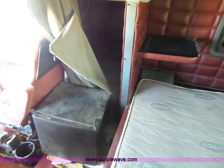 image for item K8443 1995 Peterbilt 379 semi truck