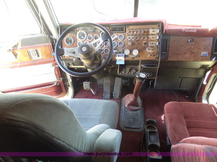 image for item K8443 1995 Peterbilt 379 semi truck