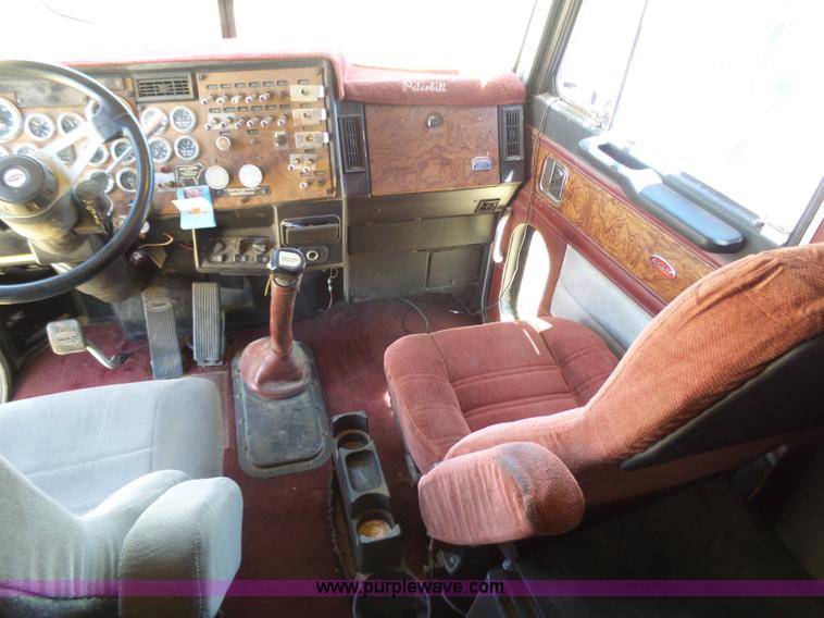 image for item K8443 1995 Peterbilt 379 semi truck