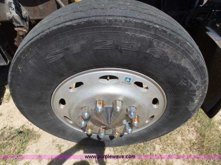 image for item K8443 1995 Peterbilt 379 semi truck