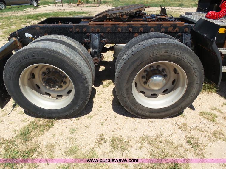 image for item K8443 1995 Peterbilt 379 semi truck