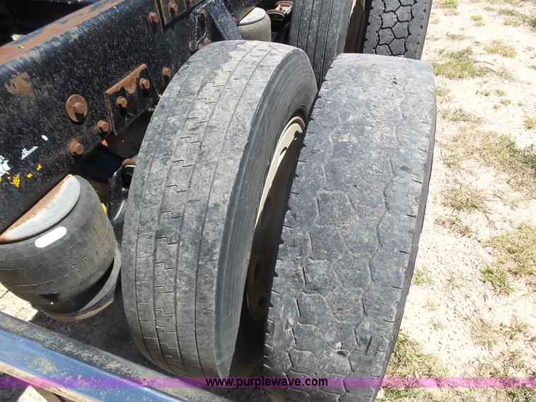 image for item K8443 1995 Peterbilt 379 semi truck