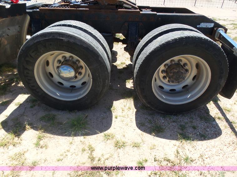 image for item K8443 1995 Peterbilt 379 semi truck