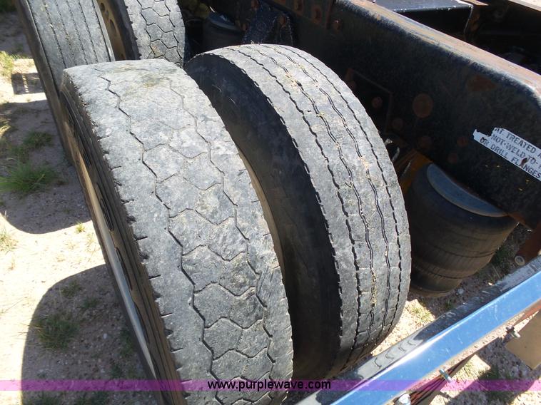 image for item K8443 1995 Peterbilt 379 semi truck