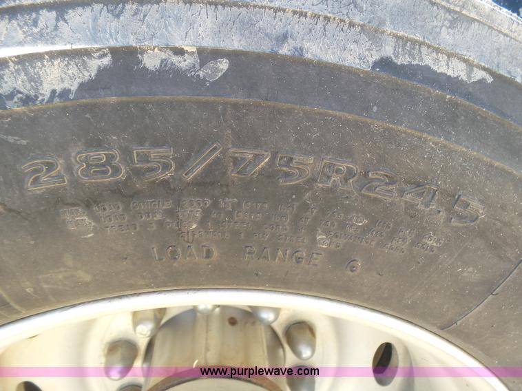 image for item K8443 1995 Peterbilt 379 semi truck