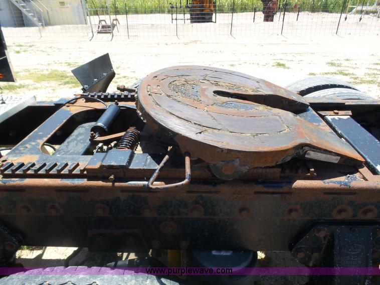 image for item K8443 1995 Peterbilt 379 semi truck