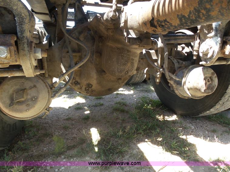 image for item K8443 1995 Peterbilt 379 semi truck