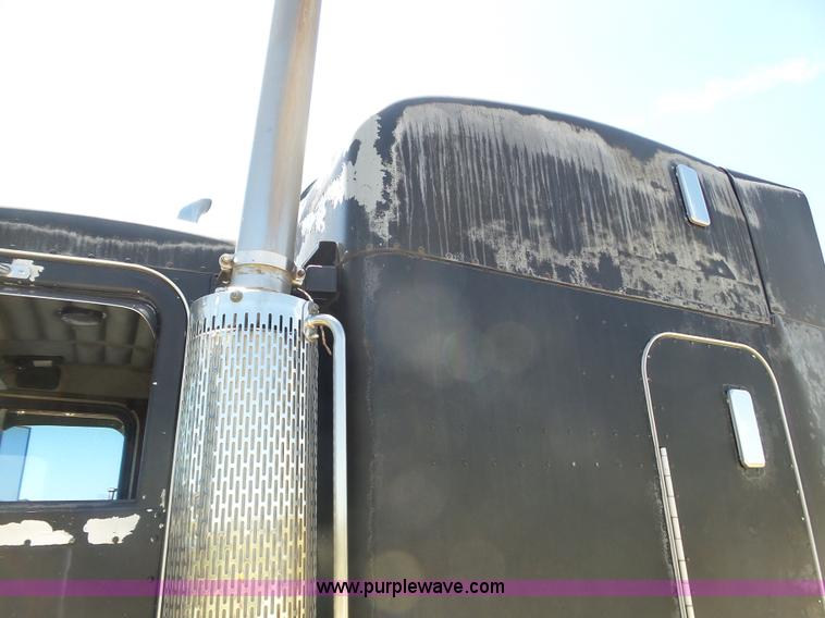 image for item K8443 1995 Peterbilt 379 semi truck