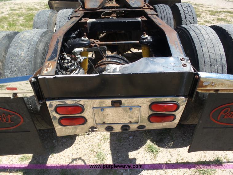 image for item K8443 1995 Peterbilt 379 semi truck