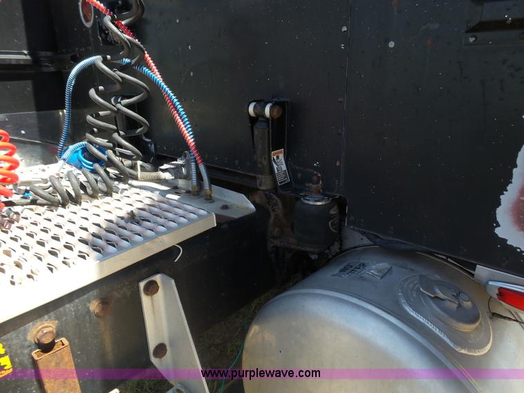 image for item K8443 1995 Peterbilt 379 semi truck